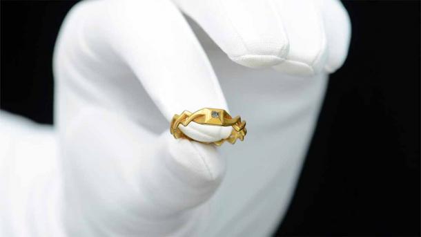 The medieval ‘love ring’ is valued higher due to its interesting pedigree. (Noonans)