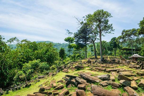 The many seemingly manmade rocks at  Gunung Padang are explained as naturally occurring formations by geologists. (uskarp2 / Adobe Stock)