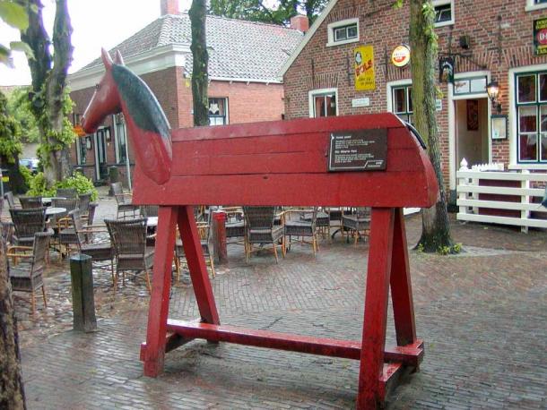 Esta es la versión alemana medieval del dispositivo de tortura del caballo de madera, que se usaba en espacios públicos. (Ingo2802 / CC BY-SA 3.0)