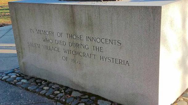 Un monumento a las víctimas de los juicios de brujas de Salem en Danvers, Massachusetts, que marca el 300 aniversario de los juicios en 1992. (Francis Helminski/CC BY-SA 4.0)