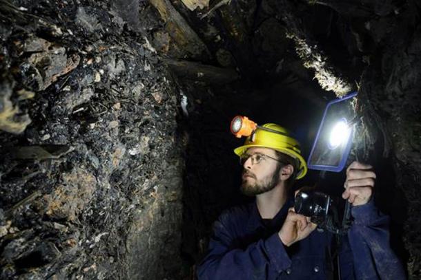 The prehistoric miners left everything they no longer needed in the mine. Thanks to the salt, thousands and thousands of organic objects have been perfectly preserved over the millennia. ( D. Brander / H.Reschreiter / Museum of Natural History Vienna)