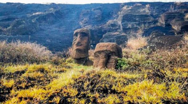 Las estatuas moai ya estaban sujetas a deterioro por la exposición natural, pero el reciente incendio causó más daños. (Municipio de Rapa Nui)