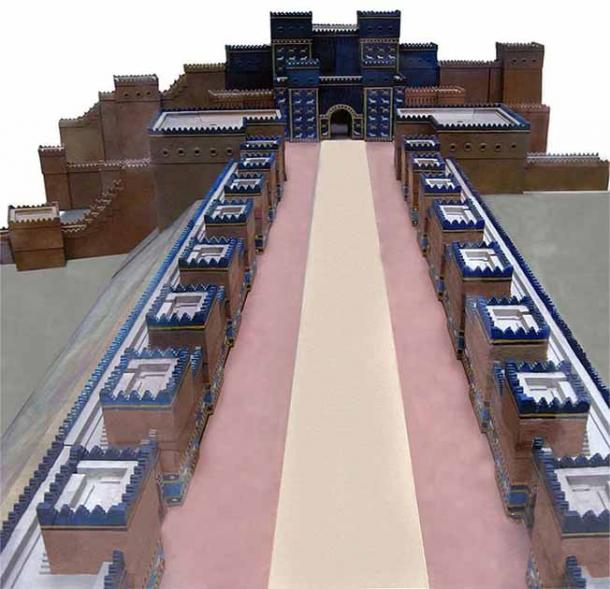 City model of the main procession street (Aj-ibur-shapu) towards Ishtar Gate in Babylon. Model at the Pergamon Museum. (Gryffindor/World History Encyclopedia)