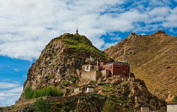 A little monastery in Tibet. 