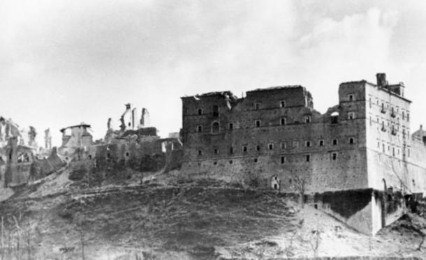 Monte Cassino, home of the Benedictines, in ruins after Allied bombing in February 1944. (Bundesarchiv, Bild 146-2005-0004 / Wittke / CC-BY-SA 3.0)