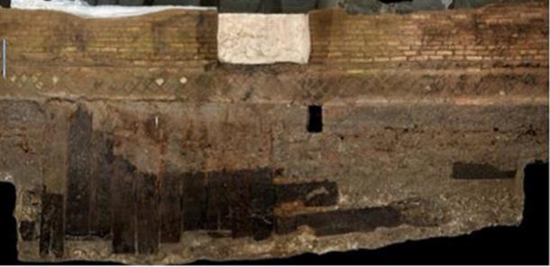 More of the planks unearthed at the excavation site (M Bernabei, J Bontadi, R Rea, U Büntgen & W Tegel / PLOS ONE)