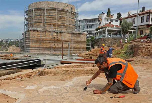 A mosaic floor is uncovered near to Hıdırlık Tower (Antalya Metropolitan Municipality / Anatolian Archaeology)