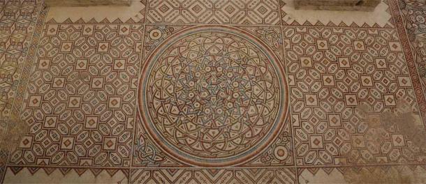 Los intrincados mosaicos del siglo VIII del Palacio de Hisham ofrecen una magnífica vista del arte islámico primitivo (Ministerio de Turismo y Antigüedades, Palestina)