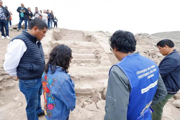 Mumyalar, Huaca piramidinin bir merdiveninde keşfedildi. (Peru Kültür Bakanlığı)