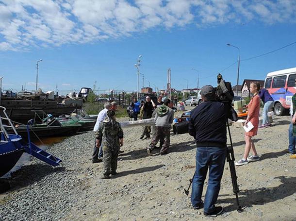 A cocoon with a mummy of an adult on way from Zeleniy Yar burial site. Picture: Alexander Gusev