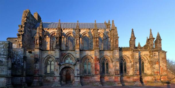 The mysterious, almost out of place, Rosslyn Chapel as it sits grandly in the Midlothian Lowlands of Scotland - what secrets, if any, does this “chapel” contain? (Emphyrio / Pixabay)