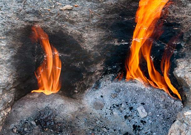 A natural gas ever-burning flame, like the one found in the Jwala Ji Temple. Source: lkpro / Adobe Stock.