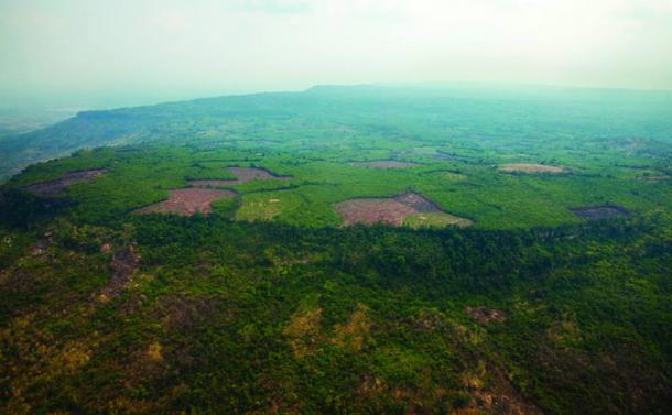 An oblique aerial view of the Phnom Kulen plateau and Mahendraparvata