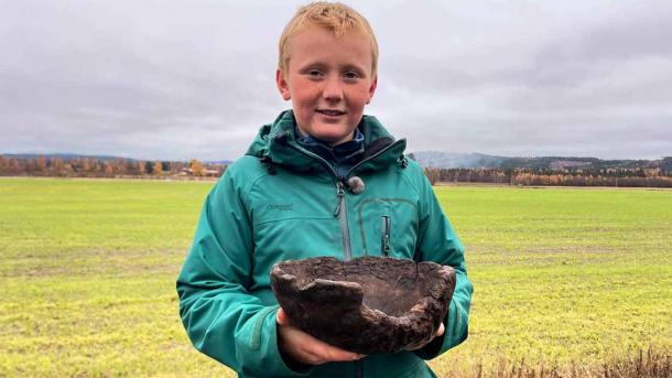 An observant young Norwegian boy has discovered a remarkably preserved wooden Viking Age bowl. (Vibecke Wold Haagensen / NRK)