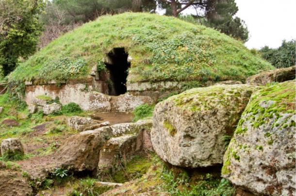 Las tumbas etruscas más antiguas son los grandes túmulos circulares.