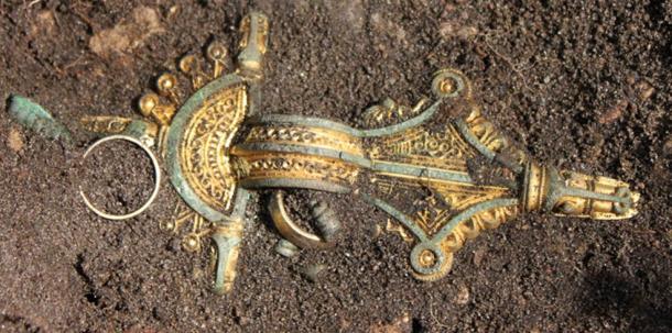 Photo from the excavation of one of five caches of 5th century jewellery found at Sandby borg in 2010