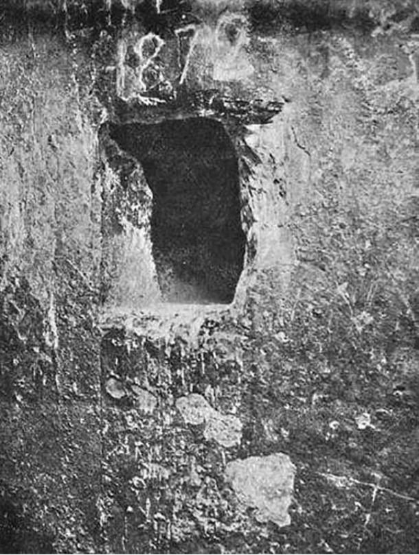 Opening to the King’s Chamber shaft. Morton Edgar, 1910.