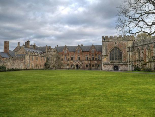 The Bishop's Palace and accompanying Bishop’s House at Wells. (David Dixon/CC BY-SA 2.0) In the Middle Ages a Bishop of Bath and Wells would have resided here and also used the Wiveliscombe palace.