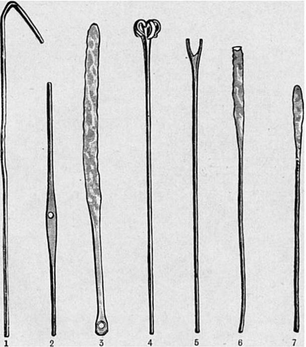 The smaller parts that made up the model of the boat. 1. Boat hook 2. Mast yard 3. Steering oar 4. Small grappling iron 5. Forked implements 6. Square ended oars 7. Oars.