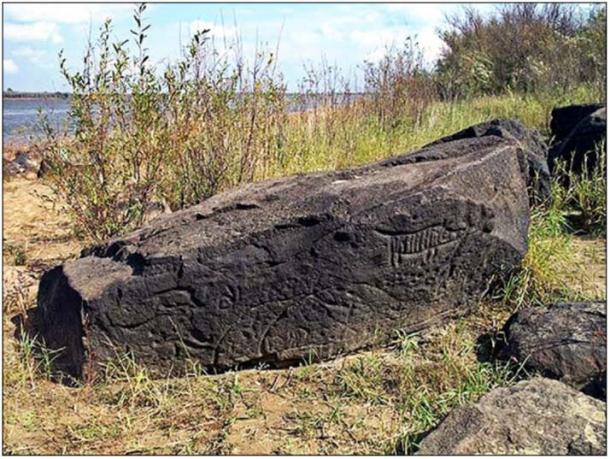 The petroglyphs were first reported by the local media in 1873.