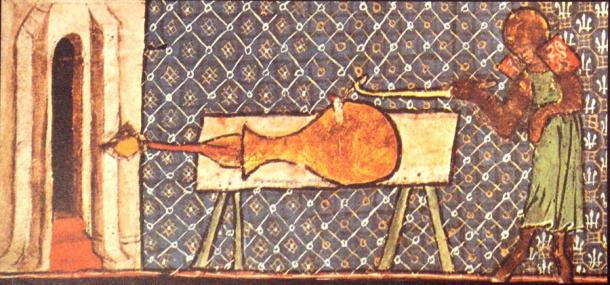 Primera imagen de un cañón europeo utilizando recetas de pólvora de la Alta Edad Media. De nobilitatibus, sapientiis et prudentiis regum, Walter de Milemete, 1326. (Dominio público)