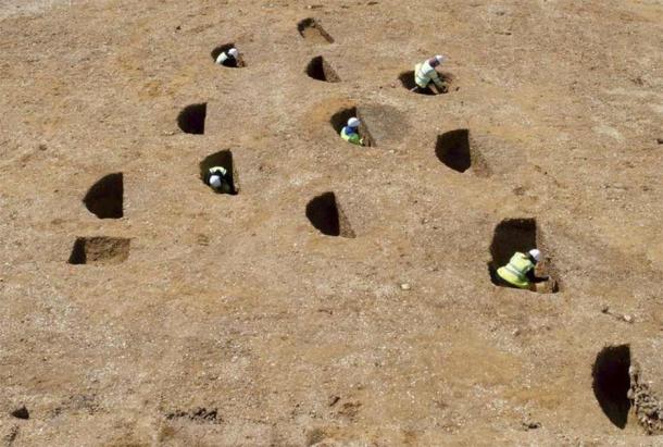Pozos de la Edad del Hierro encontrados en el sitio (BBC / Albion Archaeology)