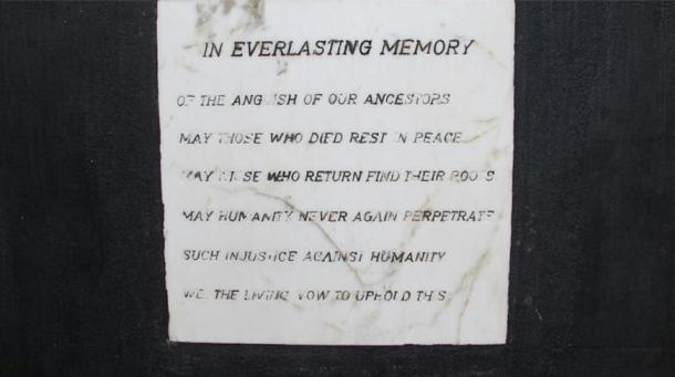 A plaque next to the condemned dungeon door which reads: “In Everlasting Memory of the anguish of our ancestors. May those who died rest in peace. May those who return find their roots. May humanity never again perpetrate such injustice against humanity. We, the living, vow to uphold this