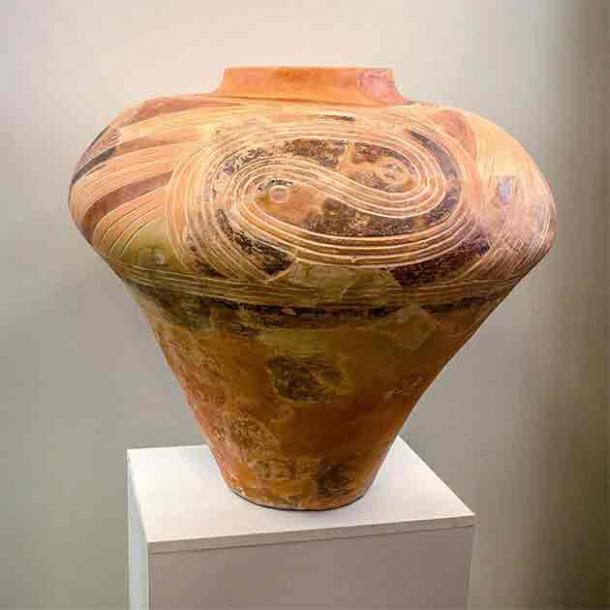 Trypillia Culture pottery on display at the National Museum of History of Ukraine. (Star61 / CC BY-SA 4.0)