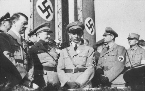 Hitler’s drug problems, which were multiple, were also the problems of many of his elite war machine managers. Foreground, left to right: Führer Adolf Hitler; Hermann Göring; Minister of Propaganda Joseph Goebbels; and Rudolf Hess in 1933 or 1934. (National Archives and Records Administration / Public domain)