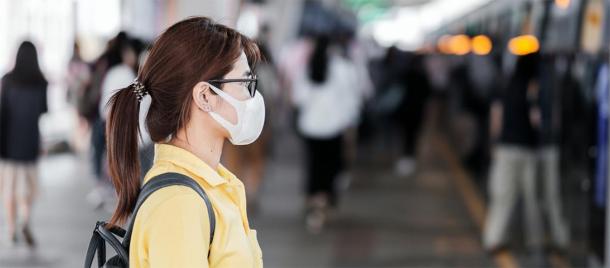 Young woman wearing protection mask against Novel coronavirus. (Jo Panuwat D / Adobe stock)