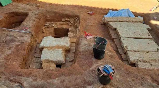 The proximity of the graves suggests a familial connection among the three individuals buried within. (ERA Arqueologia)