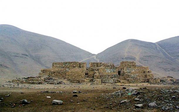 One of the pyramids of the El Paraíso or Chuquitanta complex. 