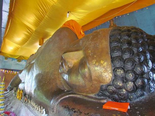 The reclining Buddha of Preah Ang Thom pagoda.