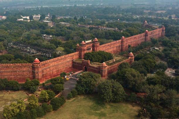 Red fort wall in New Delhi, India, aerial drone view (Roman / Adobe Stock)