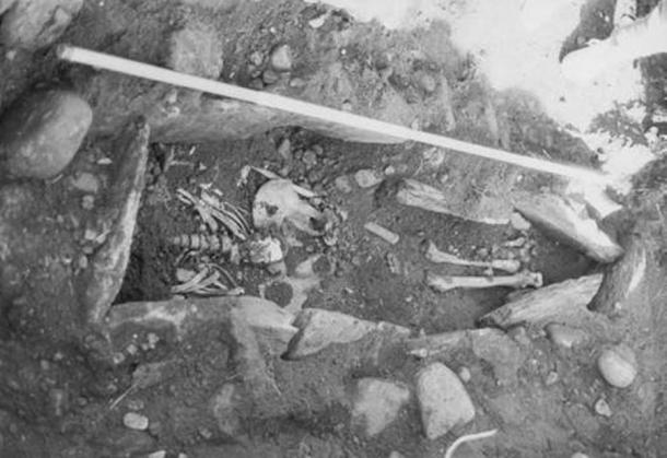 Los restos de Blair Atholl Man, que, según el último estudio, han demostrado que era de algún otro lugar del oeste, tal vez incluso de Irlanda. (Christopher Rynn y Hayley Fisher / Museo y galería de arte de Perth)