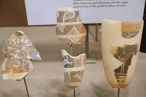 Quedan muy pocos restos de la cultura Mitanni: algunos sellos cilíndricos, fragmentos de cerámica y ruinas enterradas (dominio público)
