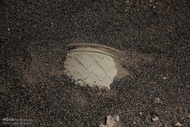 The site does not appear to be rich in artifacts, but so far researchers have found earthenware and broken adobe along with some structures.