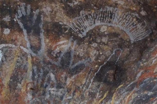 The Aboriginal rock art at Uluru that tells creation stories (pictured before the damage). (Emma Haskin / ABC)