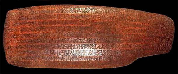 Rongorongo Tablet B, Aruku Kurenga, dates to the 19th century (Public Domain)