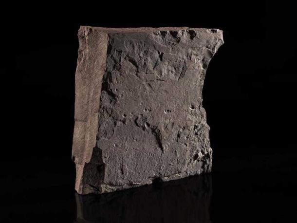 La piedra rúnica completa tiene una variedad de inscripciones rúnicas. (Alexis Pantos/KHM, UIO)