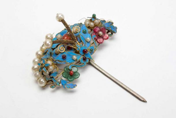 The Chinese are said to have been the first to use pearls as exalted gifts to elites, which has been documented as early as 2300 BC! A Chinese hair ornament from the 1875-1908 AD Guangxu dynasty. (Auckland Museum / CC BY 4.0)