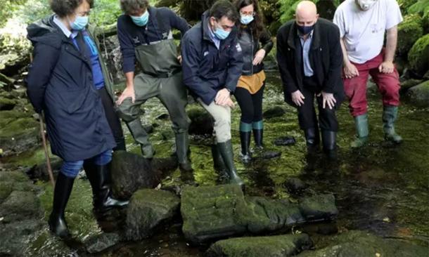 The Madonna in the Sar River on the outskirts of Santiago de Compostela, before it was taken to a museum in the city. (Conchi Paz/Galician regional government)