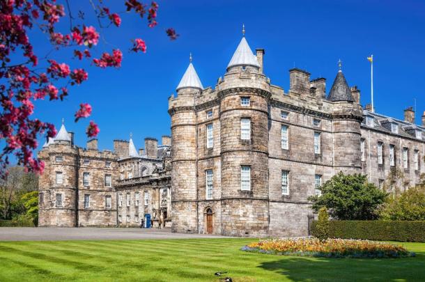 The satanic pentagram and altar were found in the park surrounding Holyrood Palace