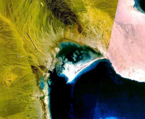 Foto satelital de 2007 de la ubicación estratégica de la antigua Berenice en Egipto, abandonada después del siglo VI d.C. (Dominio publico)