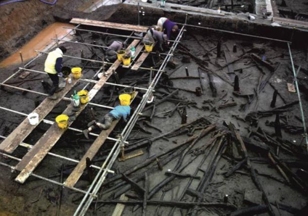 Excavation methodology—scaffold platform above structure 1