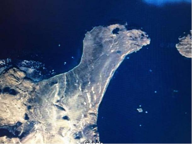 Изображение от Google Earth на образуване на „морски лъв“ на остров Кекерталук.  (Google Земя, предоставен от автора)