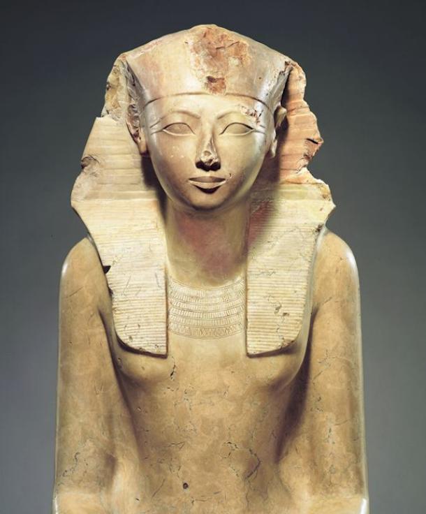 Seated statue of Hatshepsut.