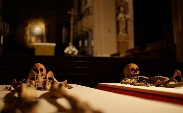 The skeletons of saints Chrysanthus and Daria before the altar at Reggio Emilia Cathedral, Italy. (Reggio Emilia Cathedral)