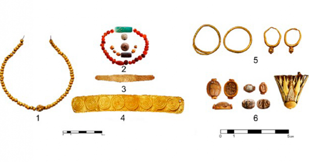 Una selección de joyas de oro y piedra desenterradas en Hala Sultan Tekke en Creta. (Universidad de Gotemburgo / CC BY 4.0)