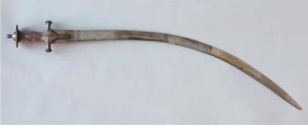 The 75-centimeter-long shamsheer (shamshir) from the late 18th or early 19th century made in India
